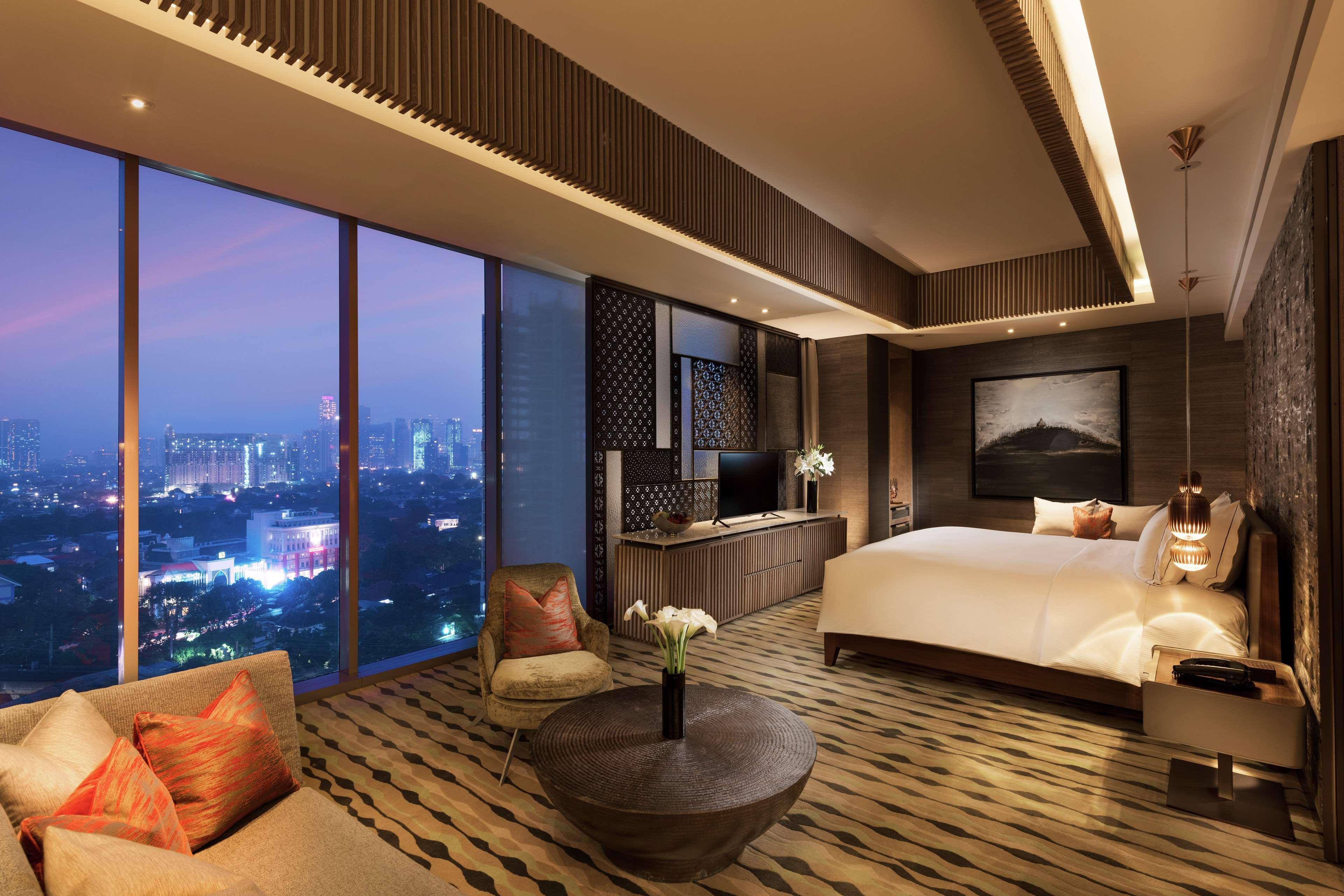 Doubletree By Hilton Jakarta - Diponegoro Zewnętrze zdjęcie A suite at the hotel