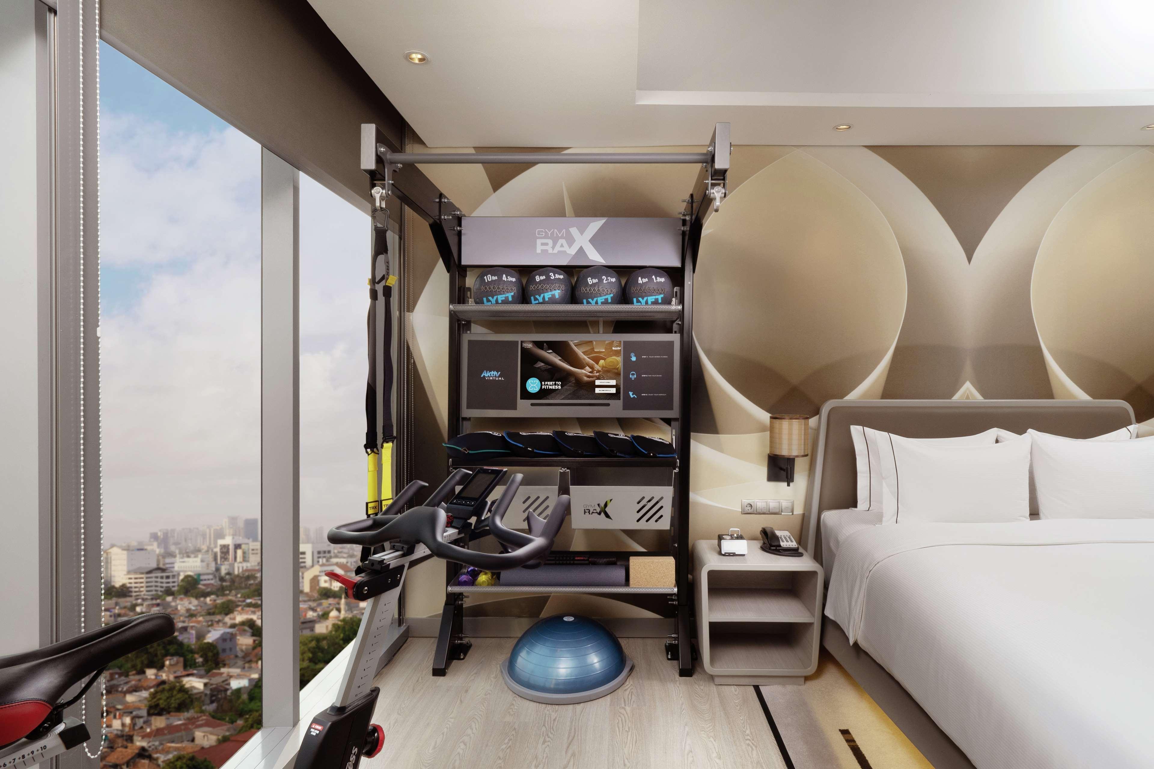 Doubletree By Hilton Jakarta - Diponegoro Zewnętrze zdjęcie A home gym