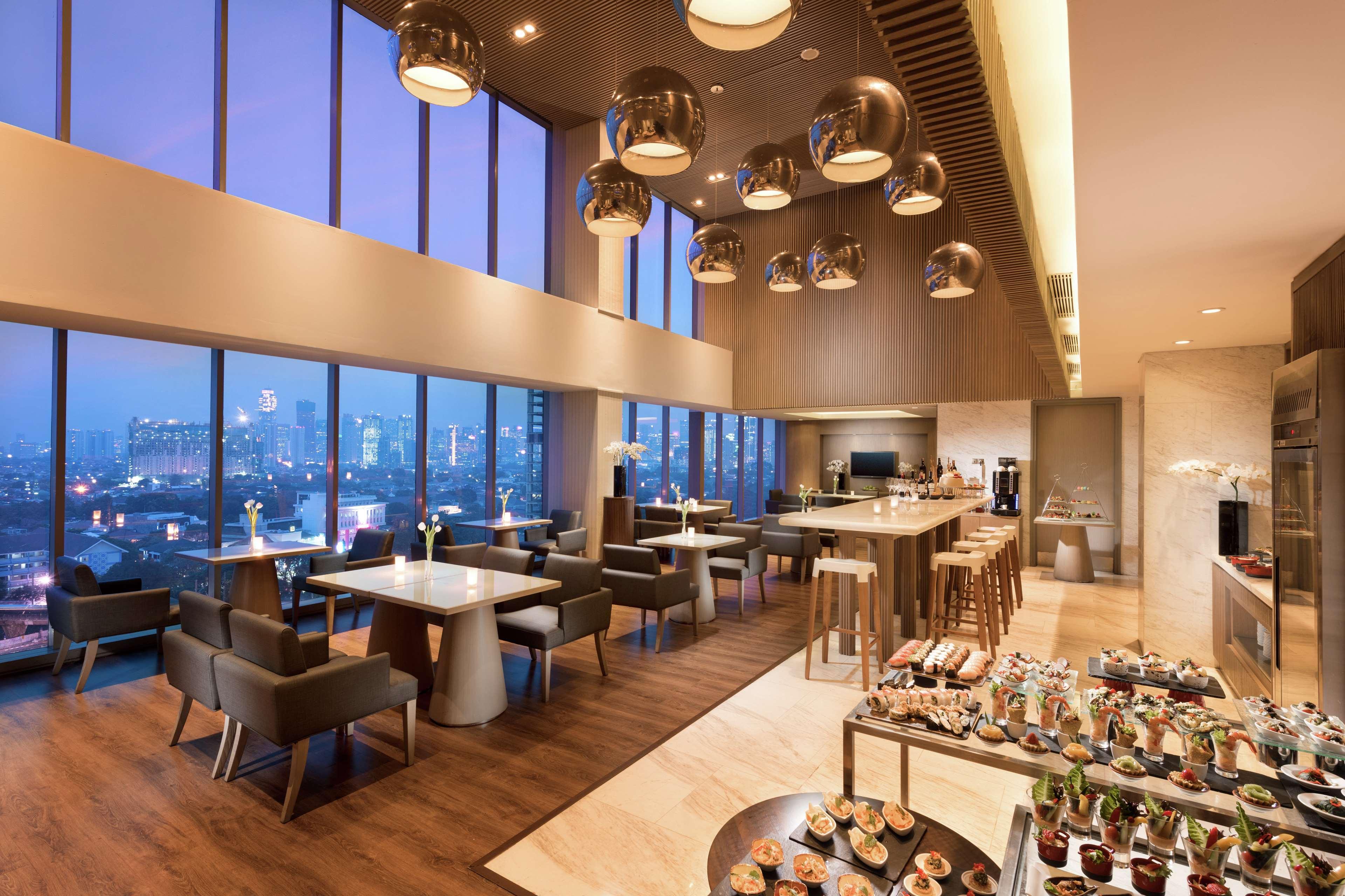 Doubletree By Hilton Jakarta - Diponegoro Zewnętrze zdjęcie Club Lounge at Suvarnabhumi Airport