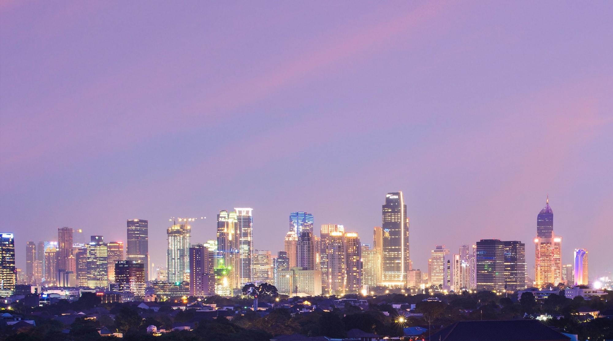 Doubletree By Hilton Jakarta - Diponegoro Zewnętrze zdjęcie The skyline of San Diego at night