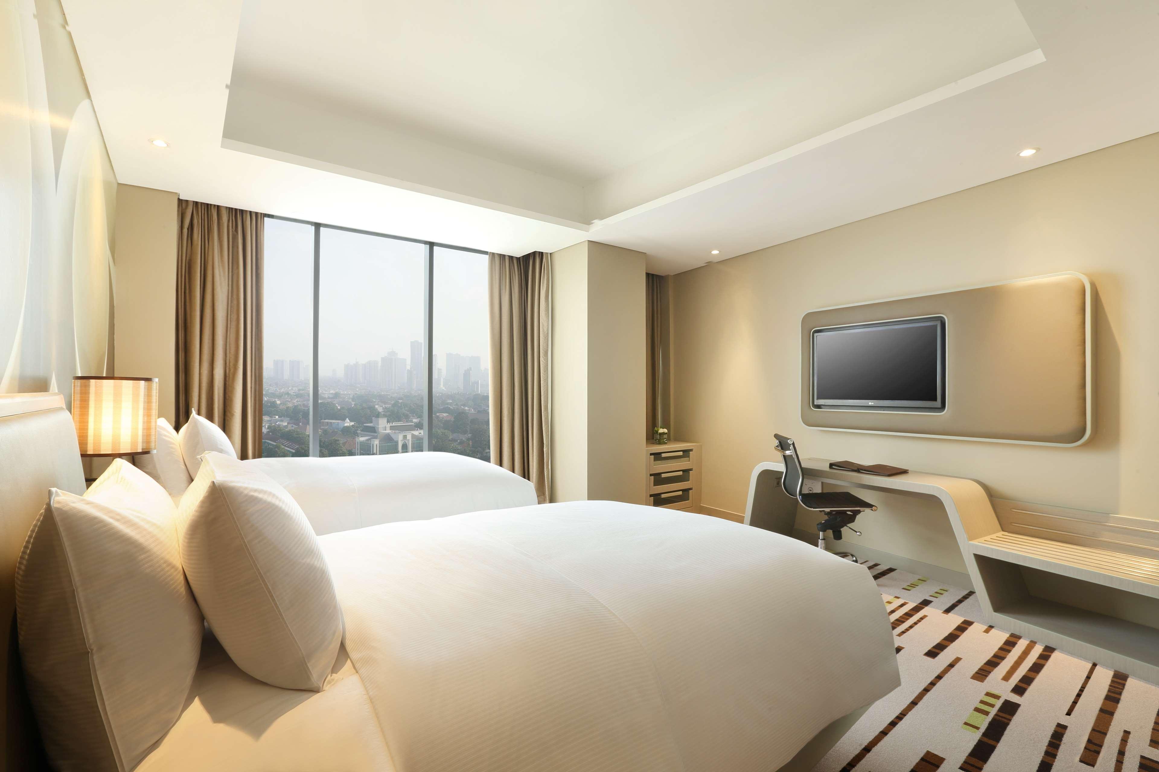 Doubletree By Hilton Jakarta - Diponegoro Zewnętrze zdjęcie A typical room at the hotel