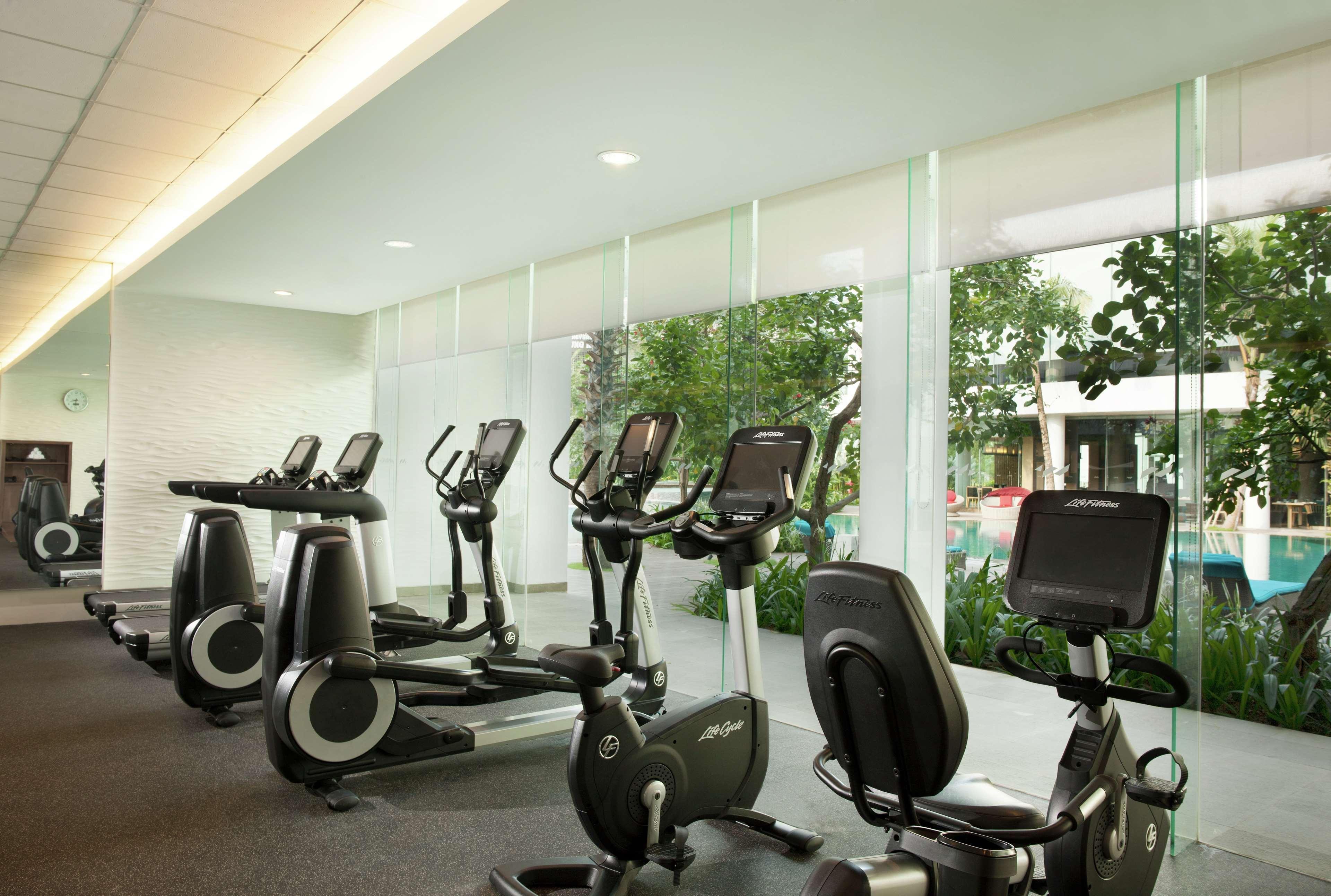 Doubletree By Hilton Jakarta - Diponegoro Zewnętrze zdjęcie The gym at the hotel