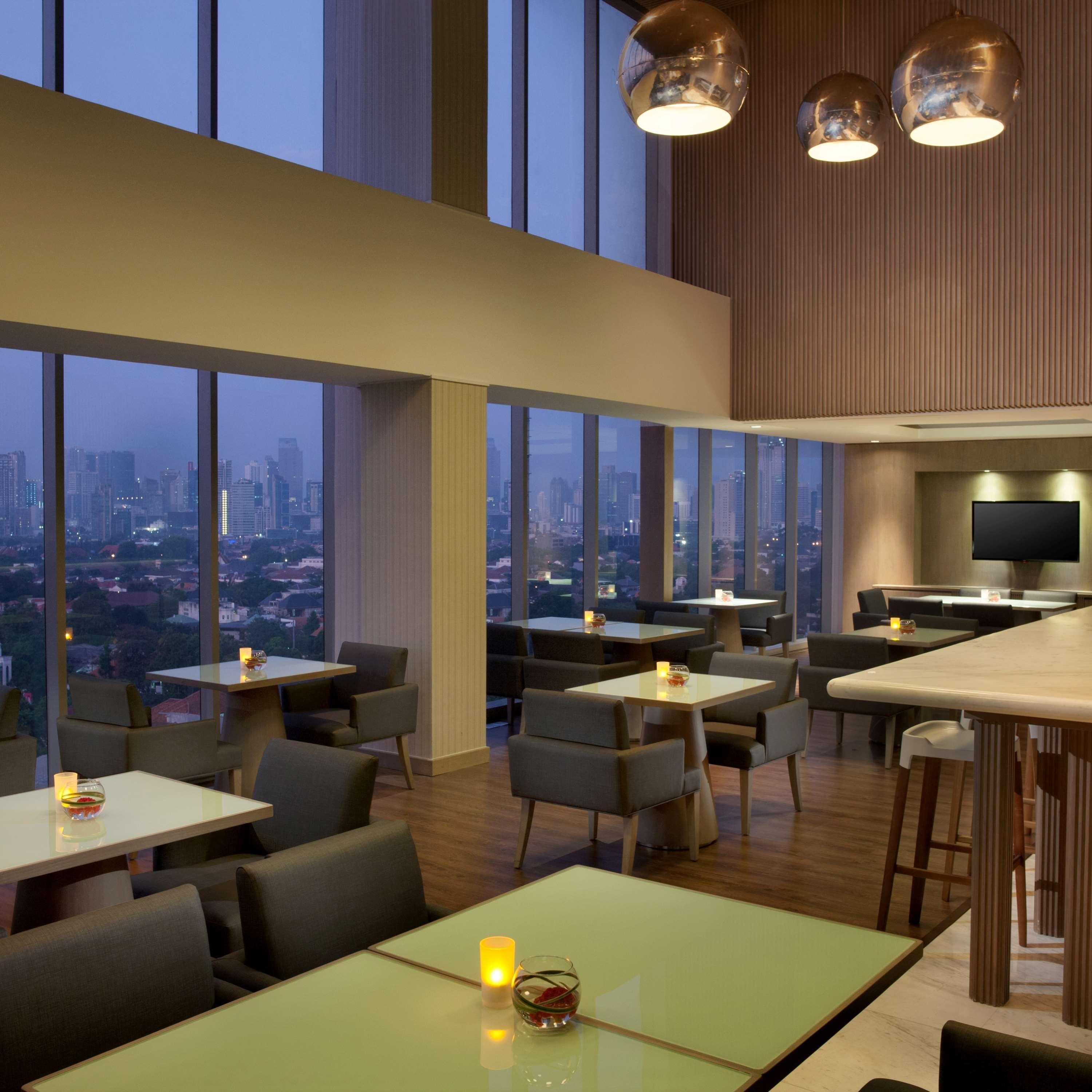 Doubletree By Hilton Jakarta - Diponegoro Zewnętrze zdjęcie The lounge at the airport