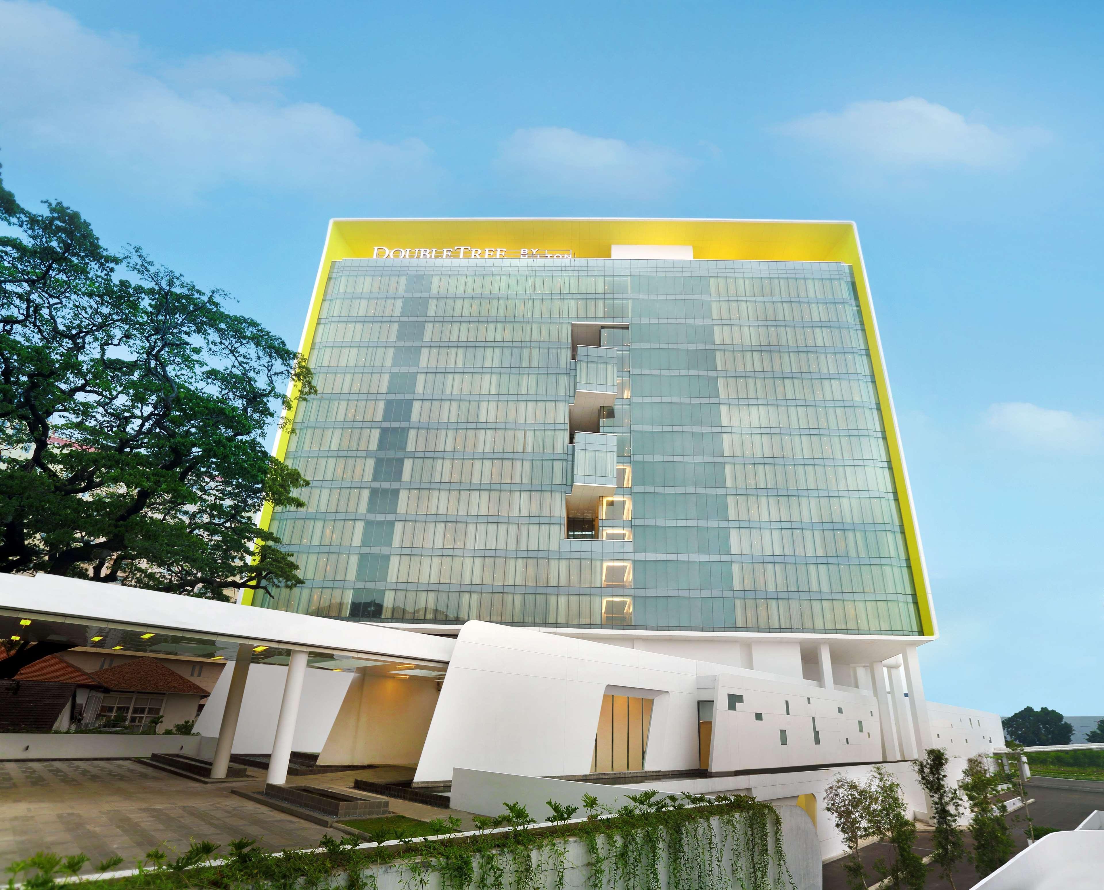 Doubletree By Hilton Jakarta - Diponegoro Zewnętrze zdjęcie The new building of the University Tower