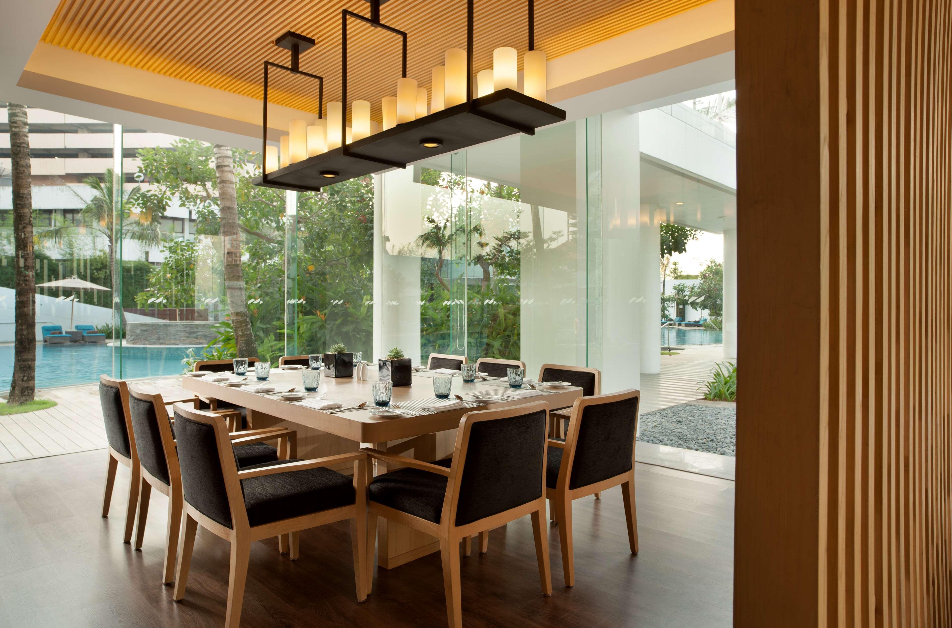 Doubletree By Hilton Jakarta - Diponegoro Zewnętrze zdjęcie Private dining room at the restaurant