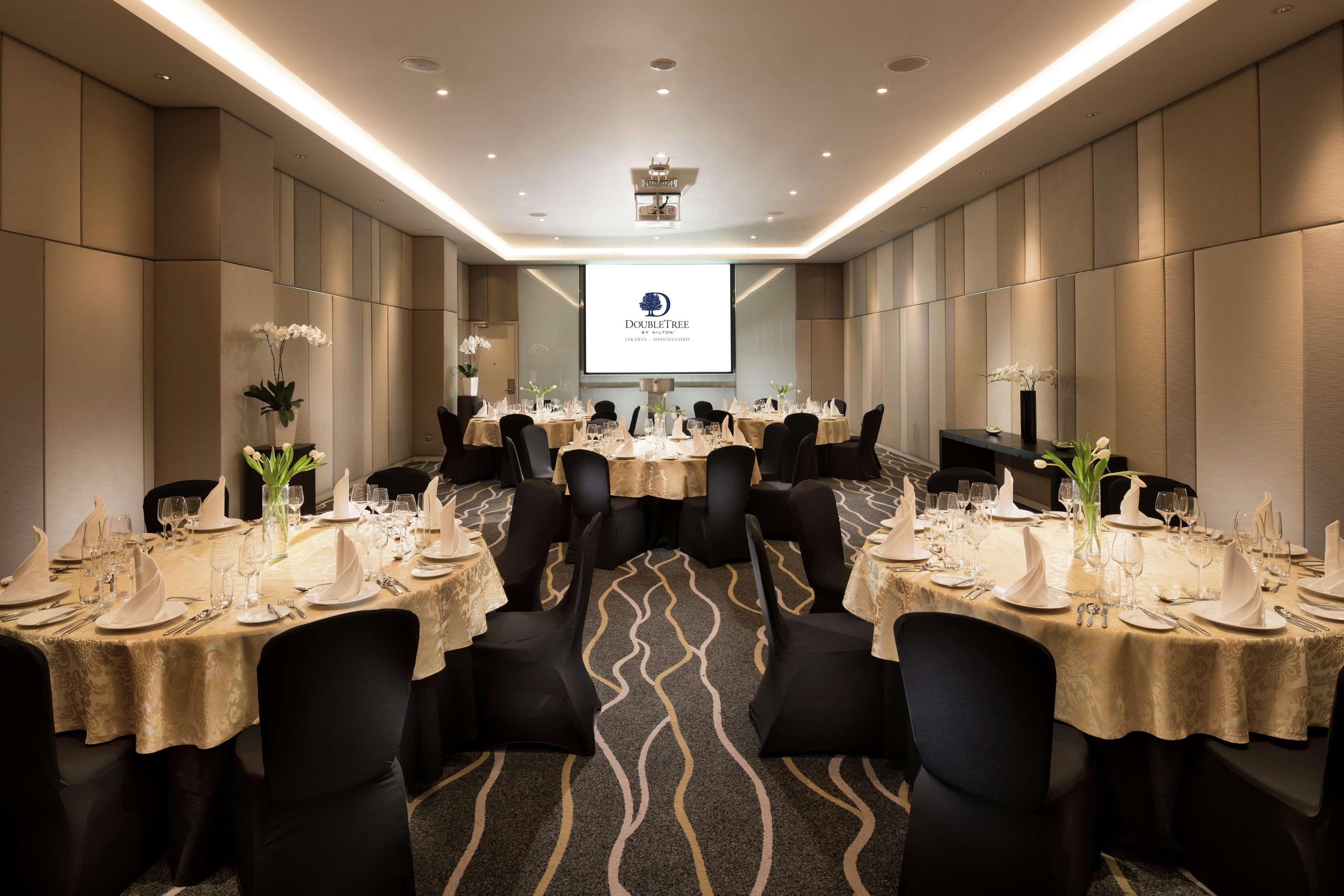 Doubletree By Hilton Jakarta - Diponegoro Zewnętrze zdjęcie Meeting room