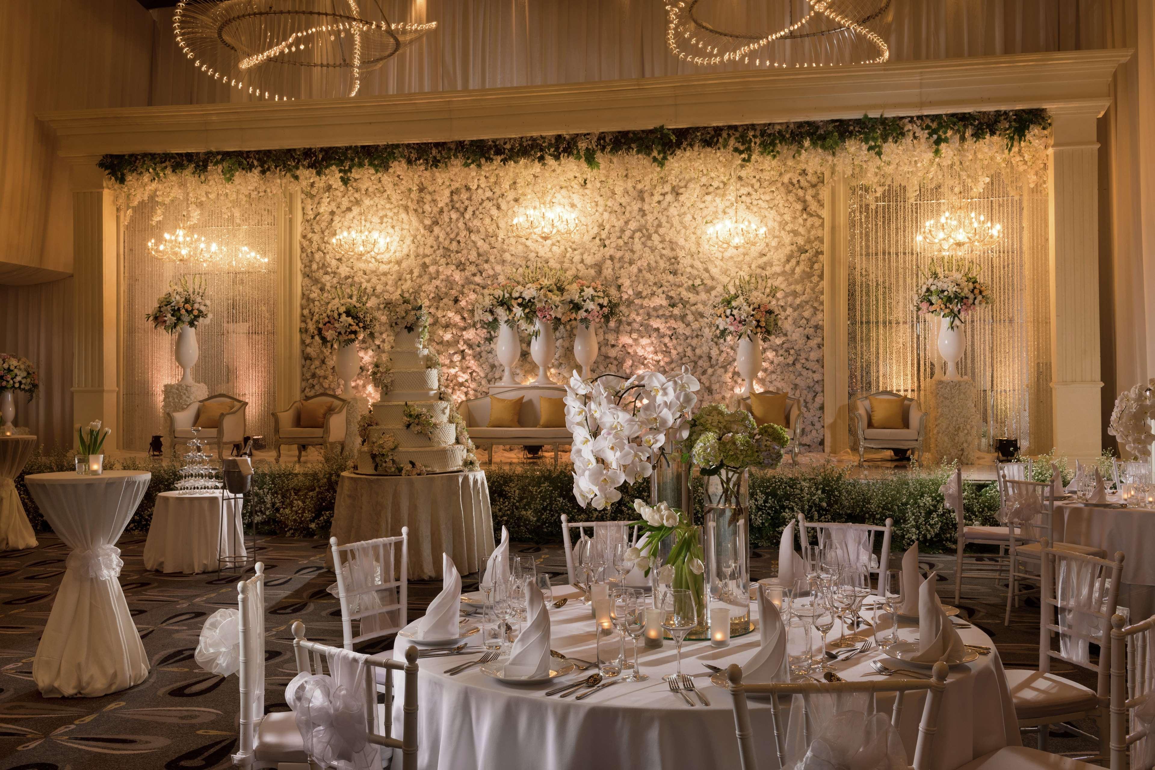 Doubletree By Hilton Jakarta - Diponegoro Zewnętrze zdjęcie Wedding reception at The Westin