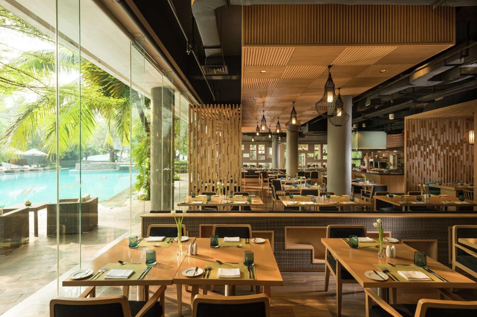 Doubletree By Hilton Jakarta - Diponegoro Zewnętrze zdjęcie The Deck
