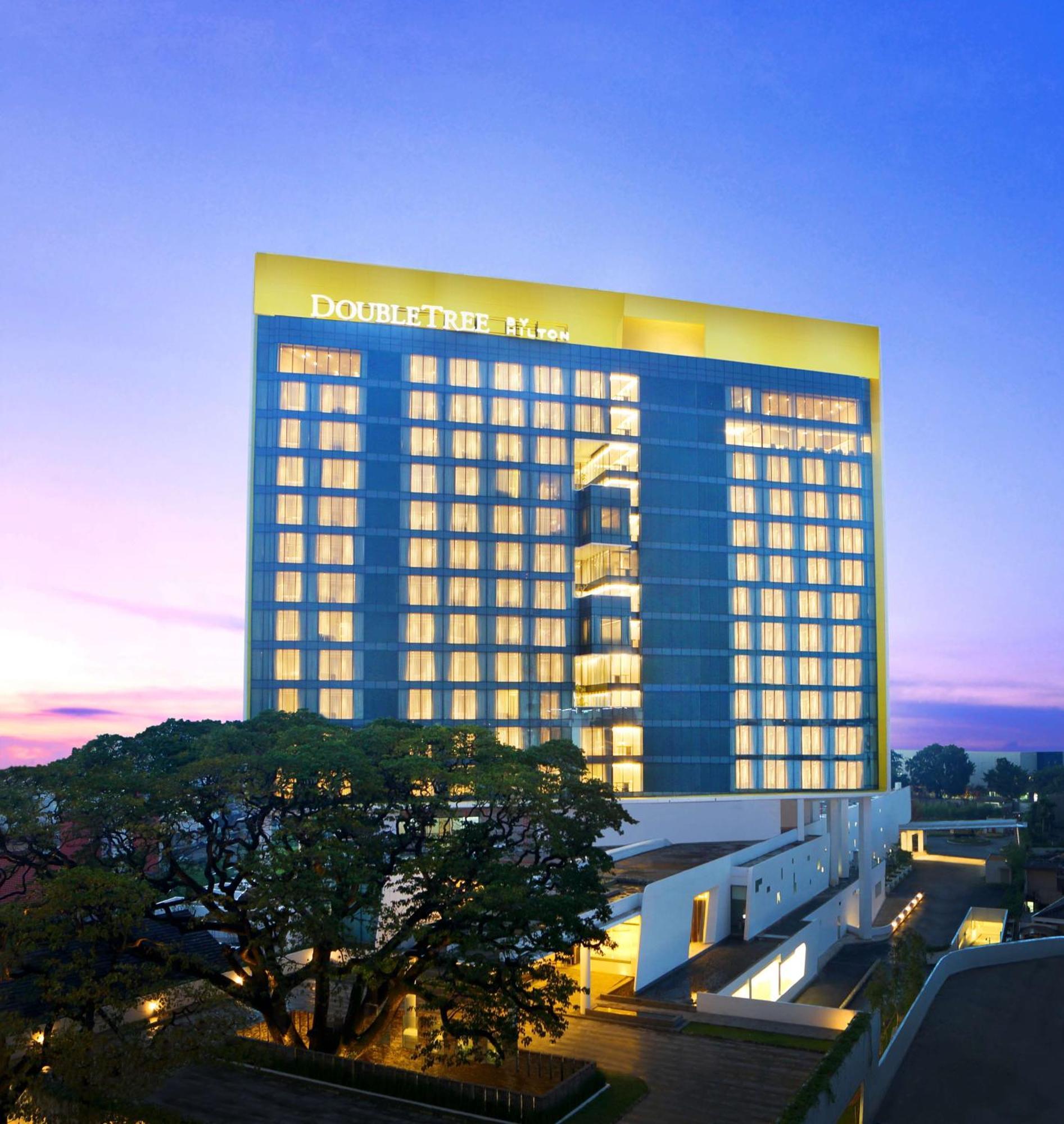 Doubletree By Hilton Jakarta - Diponegoro Zewnętrze zdjęcie DoubleTree by Hilton Hotel Kuala Lumpur