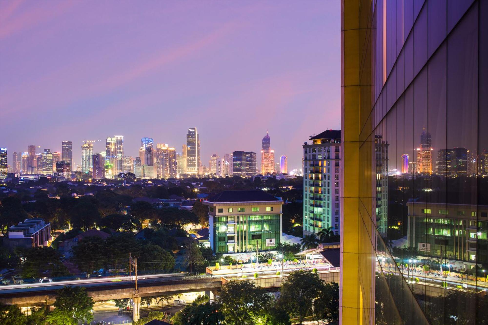 Doubletree By Hilton Jakarta - Diponegoro Zewnętrze zdjęcie View of the city from the hotel