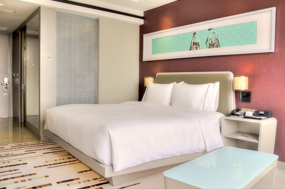 Doubletree By Hilton Jakarta - Diponegoro Zewnętrze zdjęcie A room at the hotel
